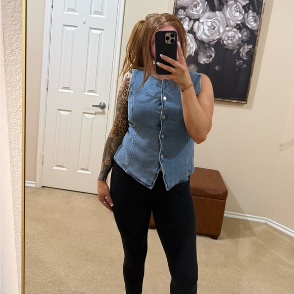 Walmart Sofia by Sofia Vergara Denim Sleeveless Button-Down Shirt - Picture 1 of 1